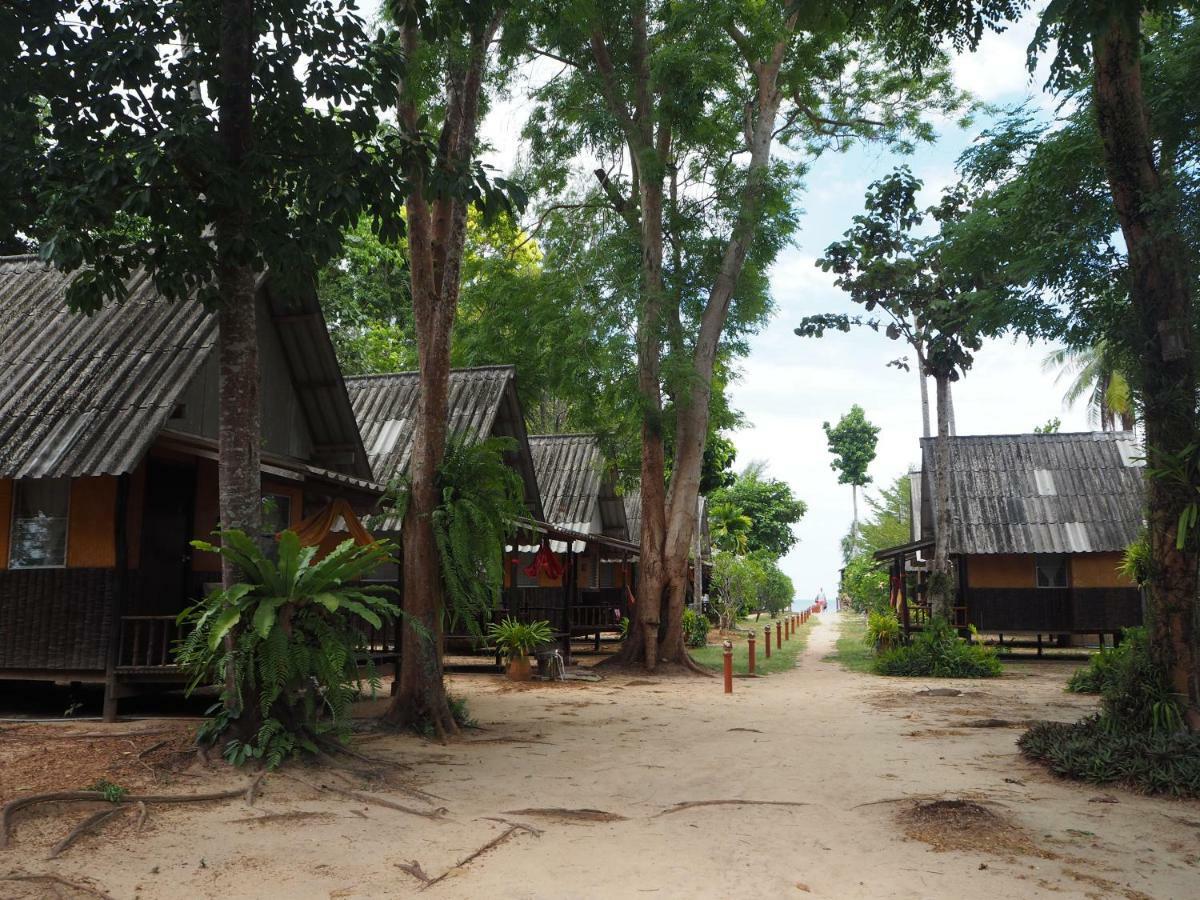 Bluesky Beach Bungalows Ko Lanta Екстериор снимка