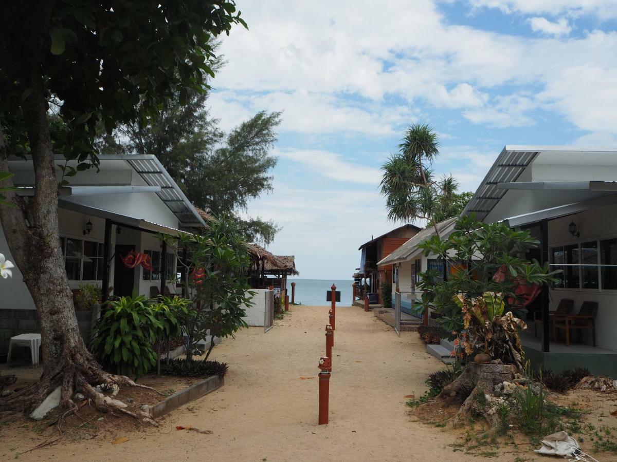 Bluesky Beach Bungalows Ko Lanta Екстериор снимка