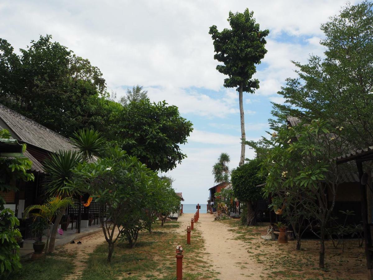Bluesky Beach Bungalows Ko Lanta Екстериор снимка