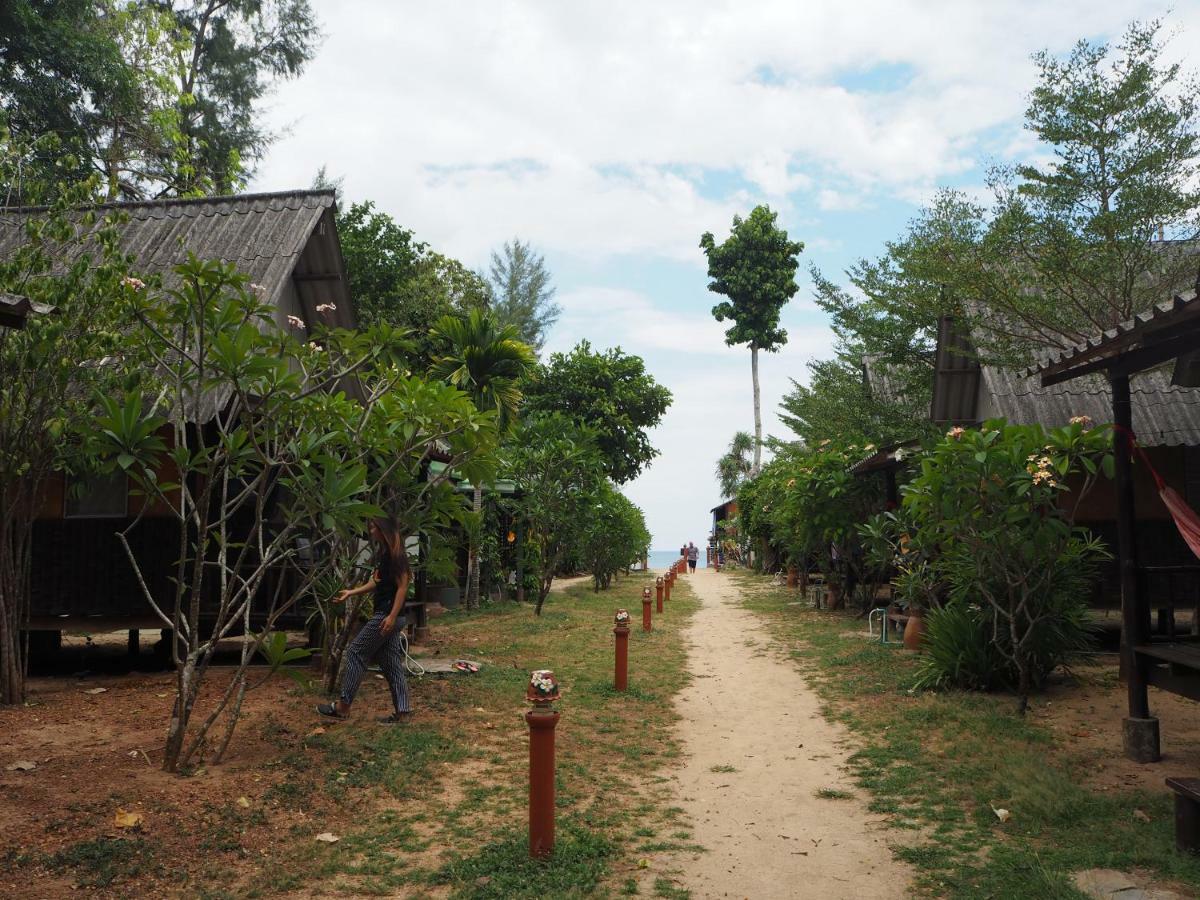 Bluesky Beach Bungalows Ko Lanta Екстериор снимка