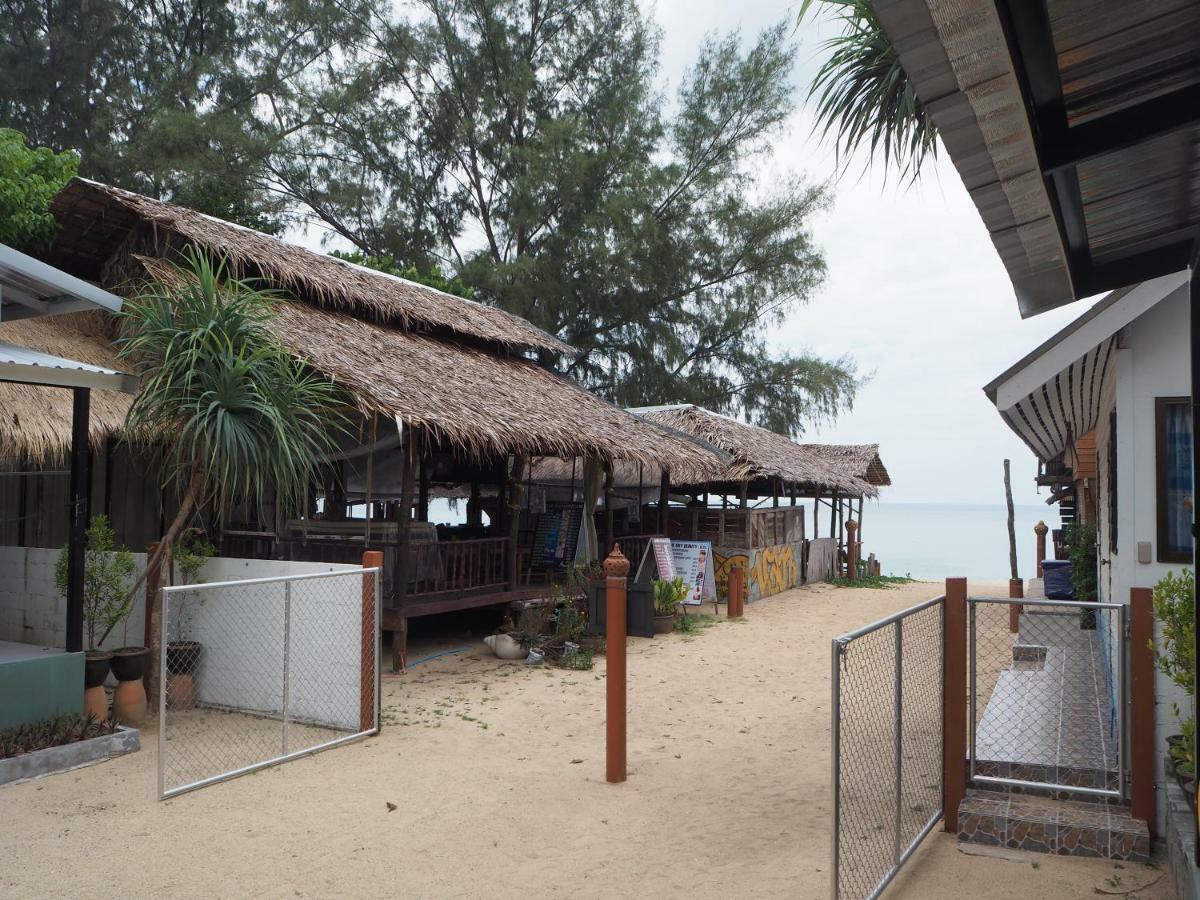 Bluesky Beach Bungalows Ko Lanta Екстериор снимка